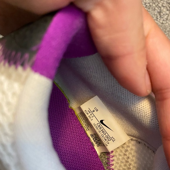 Nike Renew Run Platinum Tint/Vivid Purple/White/Pink | Size: 9 - Picture 4 of 8